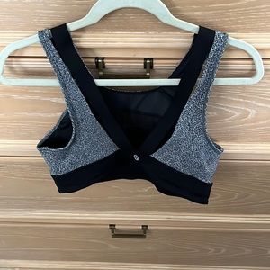 Women braw Lululemon size medium
